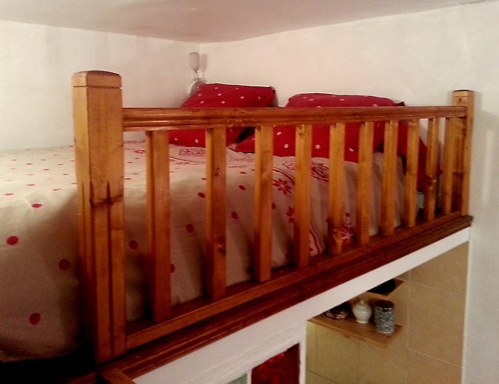 Adorable Studette Nice Cessole Bilik gambar